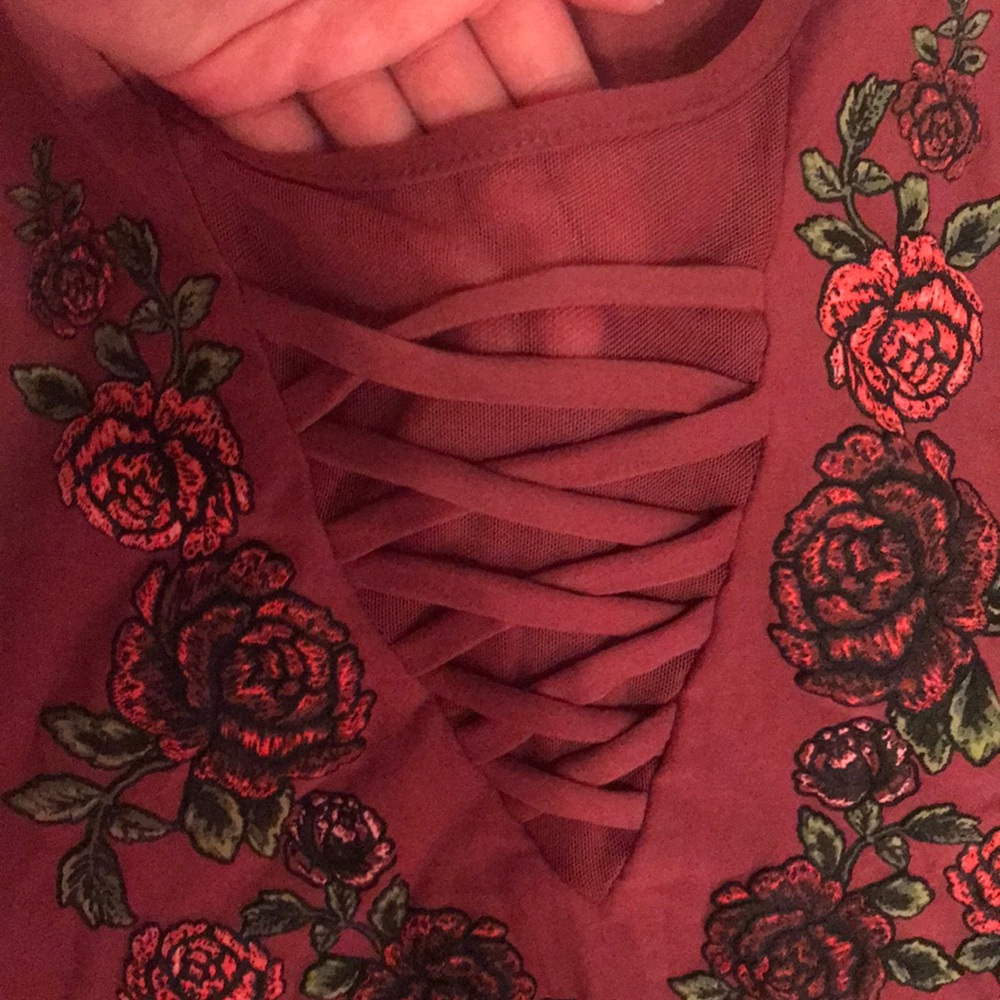 Tighter fitting dress with floral design - Picture 2 of 2
